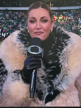 Erin Andrews fur coat worn today at the Philadelphia Eagles vs 49ers game sideline style.