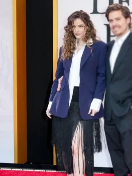 High-quality women's wool blazer with a soft inner lining and functional waist pockets.