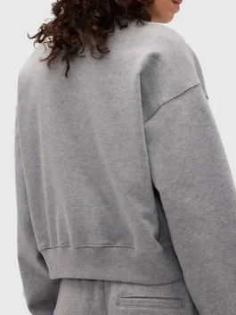 Relaxed-fit grey sweatshirt with ribbed cuffs and hem for a modern casual look.