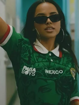 SELECCIÓN DIVINA Jersey green closeup displaying premium fabric texture, detailed graphics, and quality craftsmanship
