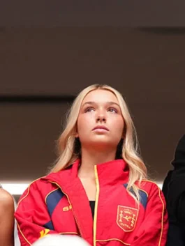 Red cotton Harper Beckham Intra Spain Jacket with snug elastic cuffs and full-length sleeves.