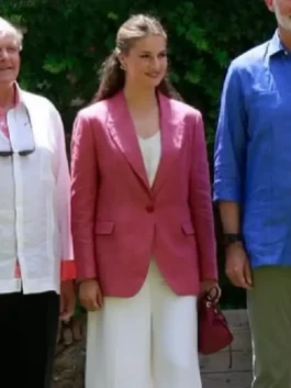 Front profile of the pink Princess Leonor Pink Blazer highlighting the sharp tailored lapels and smooth button closure.