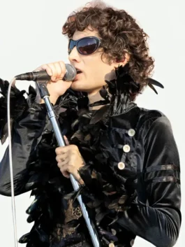 Black velvet Lollapalooza Sombr Black Jacket detailing the open front closure and clean tailoring.